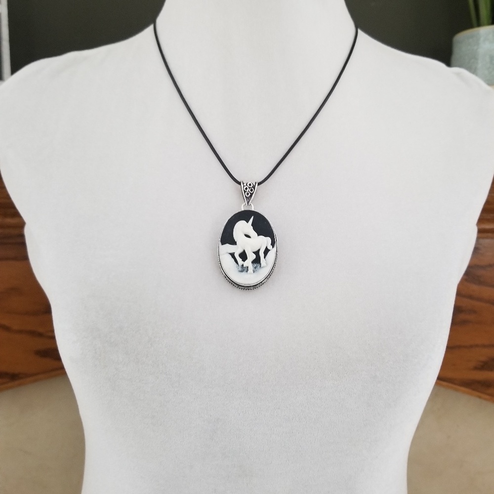 Cameo Unicorn 926 Silver Plated Pendant‎ Necklace